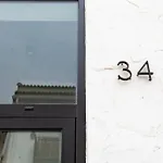 Cozy And Stylish Apartment Next To The Center 1.C2